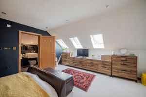Principal bedroom- click for photo gallery